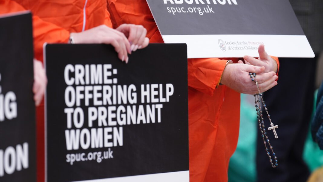 Rezar en Casa: ¿Un Delito Penal en Escocia?