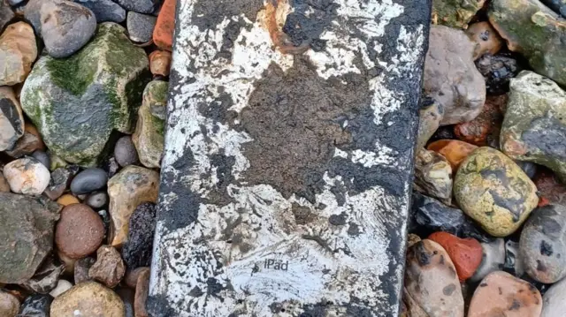 Cómo un iPad encontrado en el río Támesis ayudó a resolver un intento de asesinato y un robo que “parecen la trama de una película de Hollywood”
