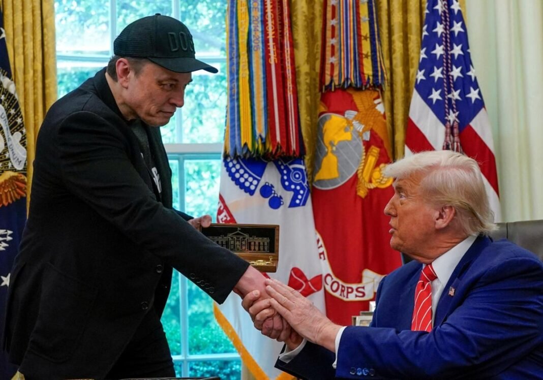 Elon Musk se despide de la Casa Blanca con un ojo morado y sin atajar el déficit: «Esto no es el final»