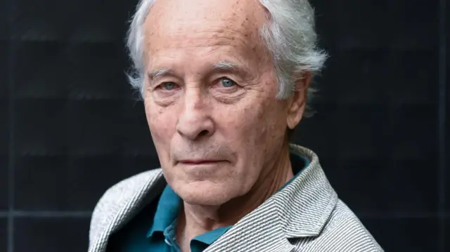 “Incluso cuando hayas perdido un hijo o a tu esposa, nada te exime de tu responsabilidad de ser feliz”: Richard Ford