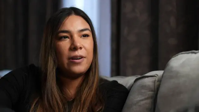 “Me dieron por muerta en un incendio con solo 10 días de vida. En realidad, fui secuestrada y criada por una mujer a 20 km de la casa de mis verdaderos padres”