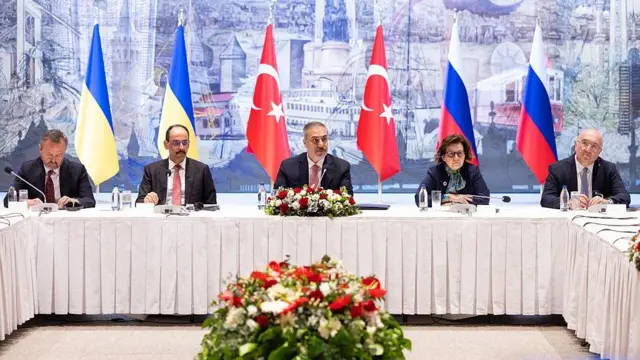 Ucrania y Rusia acuerdan un gran intercambio de prisioneros en su primera negociación directa en más de tres años