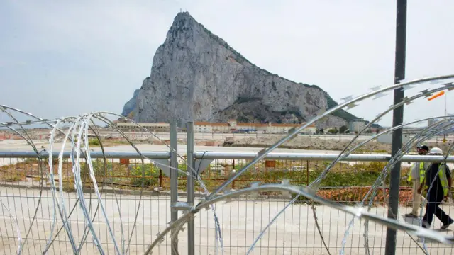 3 claves para entender el “histórico acuerdo” entre Reino Unido, España y la UE sobre Gibraltar que eliminará la verja del enclave británico
