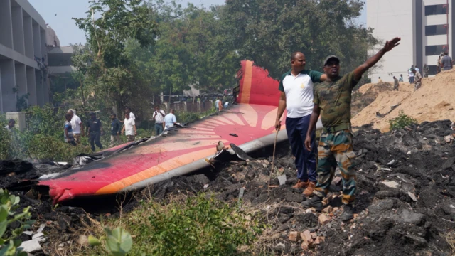 Al menos 241 muertos al estrellarse en India un avión que se dirigía a Londres: hay un sobreviviente