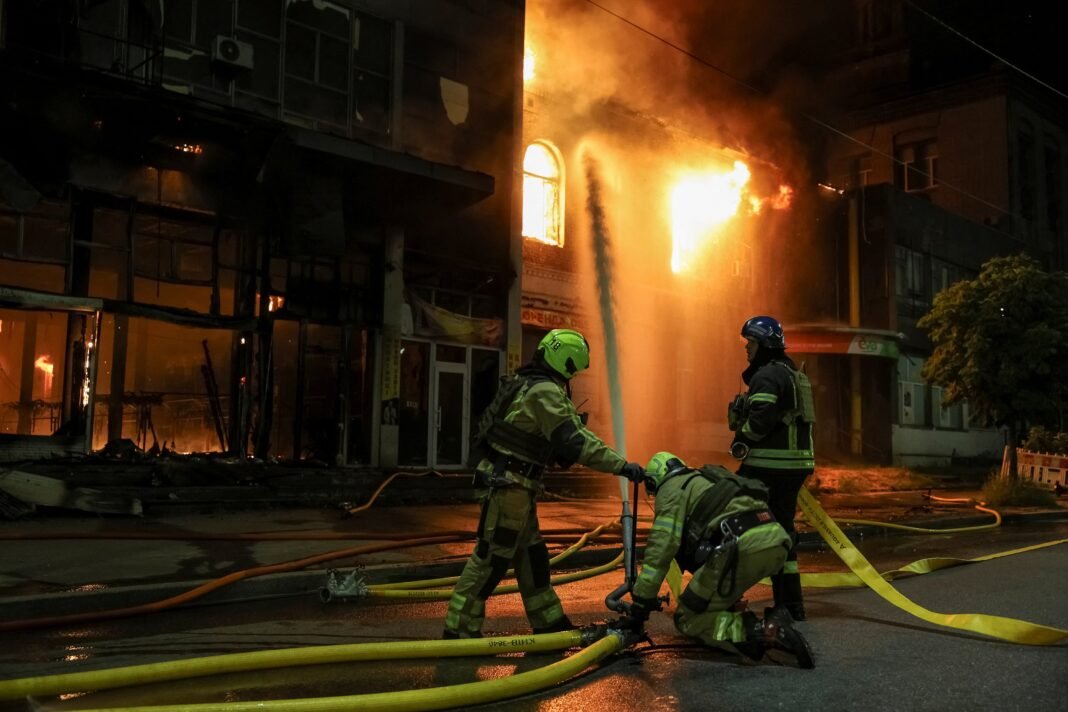 Al menos cuatro muertos y más de 20 heridos en el mayor ataque con drones de Rusia en Kiev