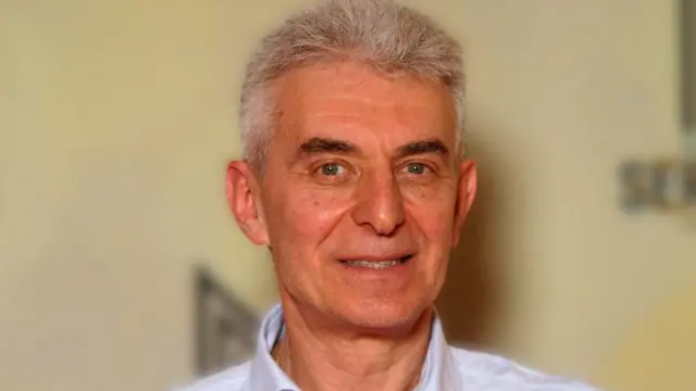 El doctor que olvidó 12 años de su vida en 6 horas (y qué descubrió sobre su pasado al revisar miles de emails)