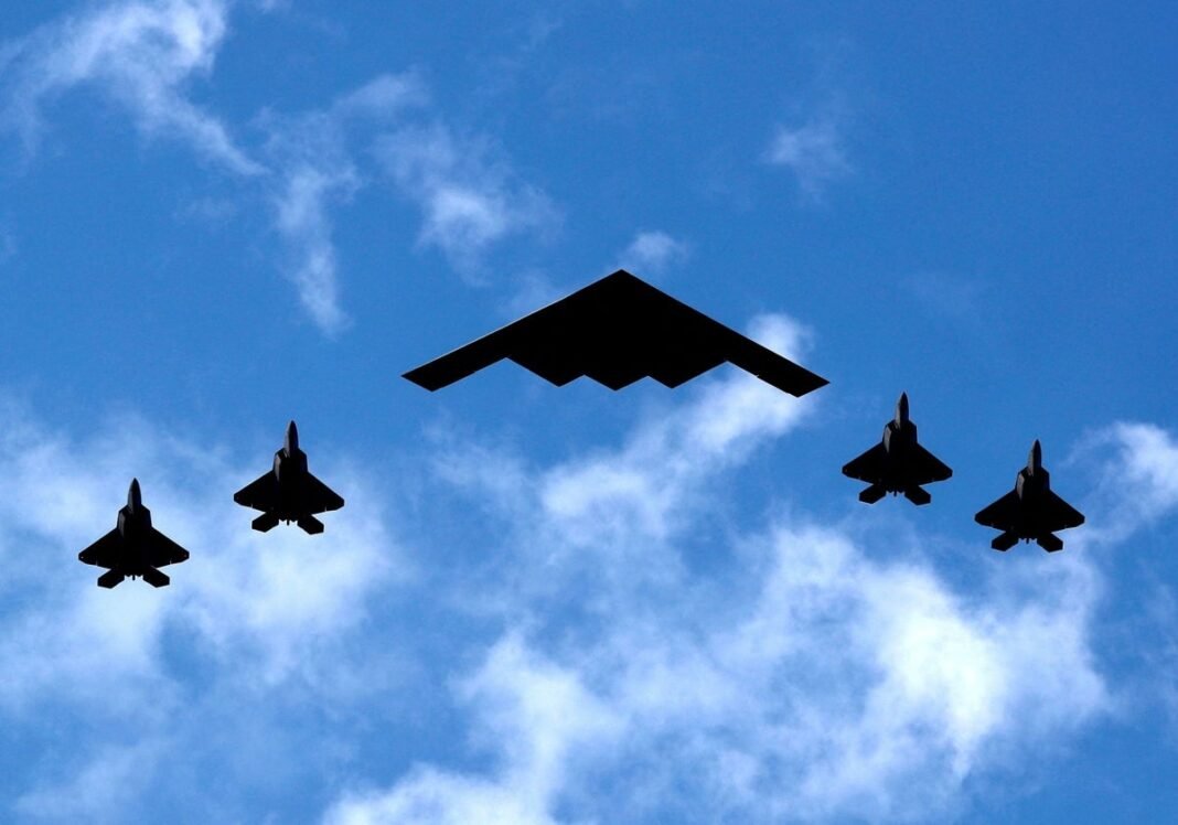 Estados Unidos traslada al Pacífico bombarderos B-2 revienta-búnkeres mientras Trump sopesa atacar Irán