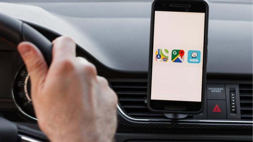Estudio demuestra que los que usan Google Maps y Waze para conducir son más probables de ser multados
