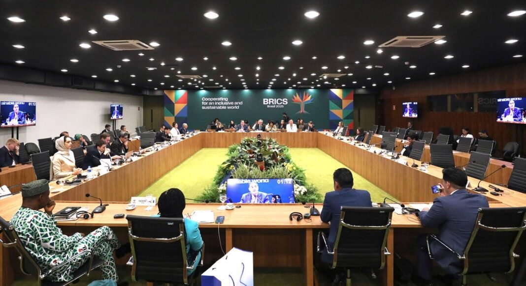 Fortalecer la cooperación e intercambio con los países del BRICS es clave para avanzar en los compromisos prioritarios en salud, afirma el Director de la OPS