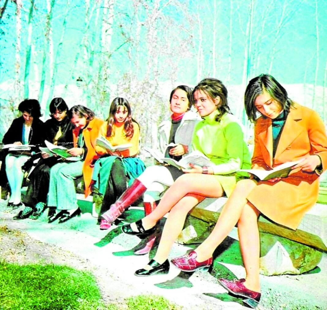 Irán antes y después del 79: la represión de la mujer por bandera