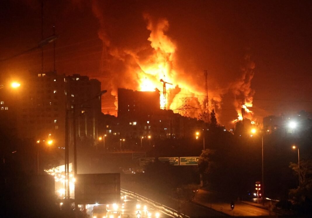 Israel e Irán intensifican sus ataques y se lanzan hacia una guerra total