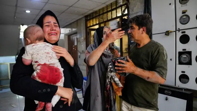 Israel e Irán recrudecen sus ataques que ya dejan más de 240 muertos, mientras numerosas personas huyen o son evacuadas