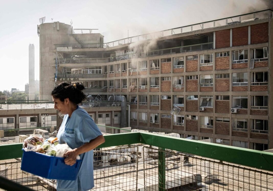 Israel pone a Jamenei en la diana tras el ataque iraní a un hospital