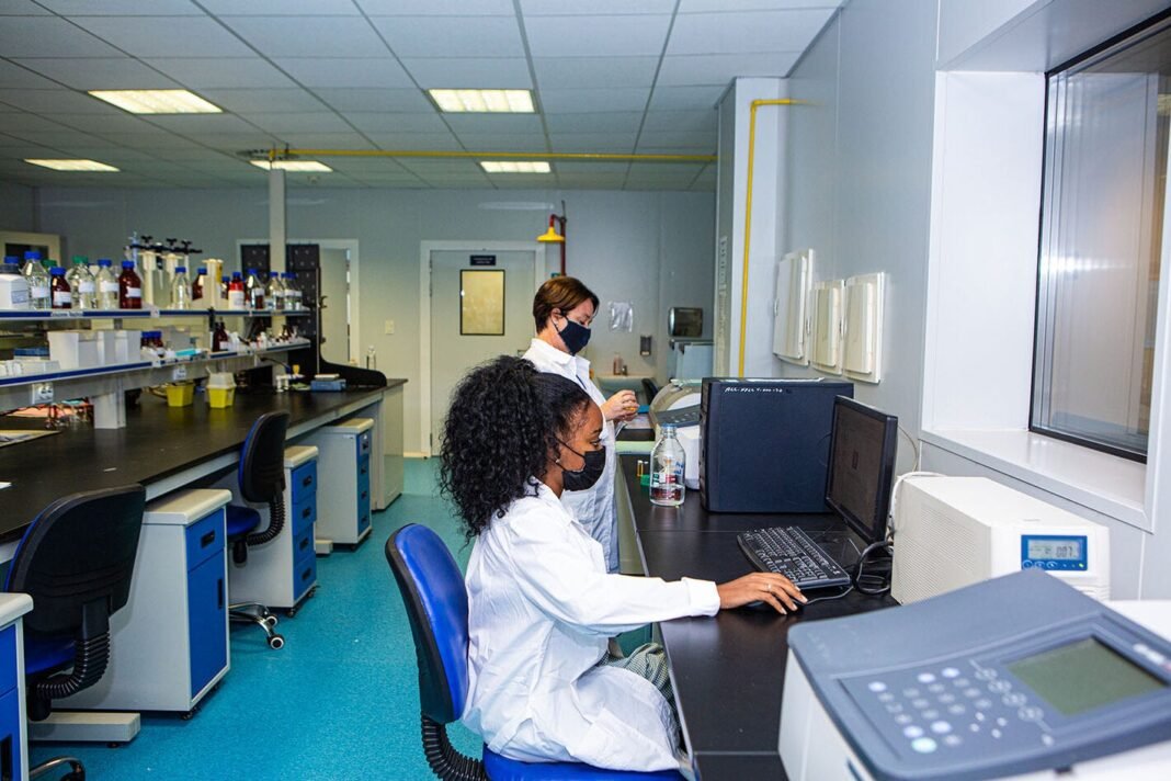 La Unión Europea apoya el aumento de la producción de vacunas y el fortalecimiento de la entidad reguladora de medicamentos en Cuba