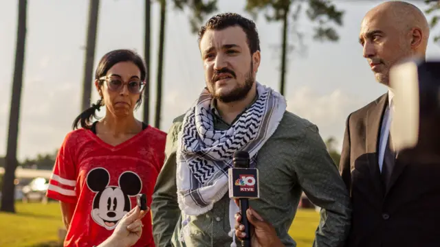 Liberan al estudiante palestino de la Universidad de Columbia Mahmoud Khalil tras más de 3 meses detenido en un centro migratorio en EE.UU.