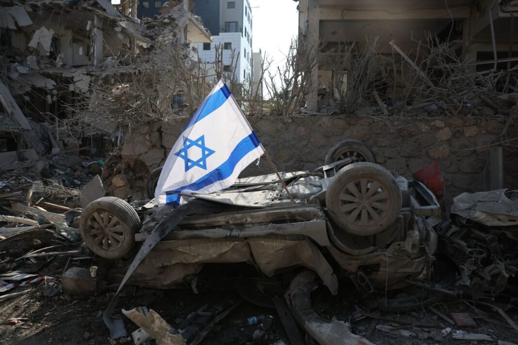 Los países árabes del Golfo aplauden en silencio el ataque de Israel a Irán