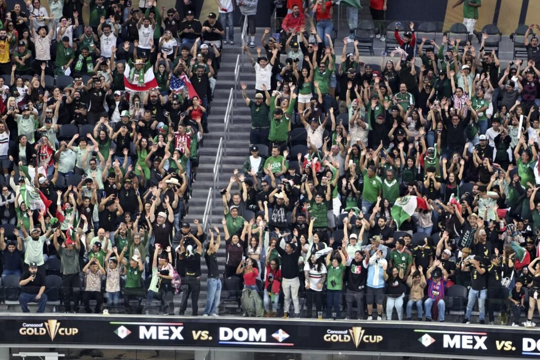 México debuta con sufrido triunfo, en una noche tranquila y de buena asistencia en Inglewood