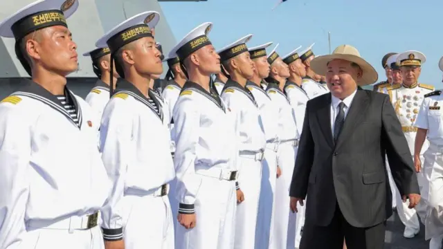 Qué revela sobre el régimen de Corea del Norte el estrepitoso fracaso en la botadura de un buque (y su exitoso reflotamiento)