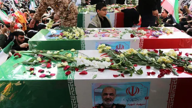 Quiénes eran los líderes de la Guardia Revolucionaria y los científicos nucleares cuyos funerales realiza Irán tras los ataques de Israel