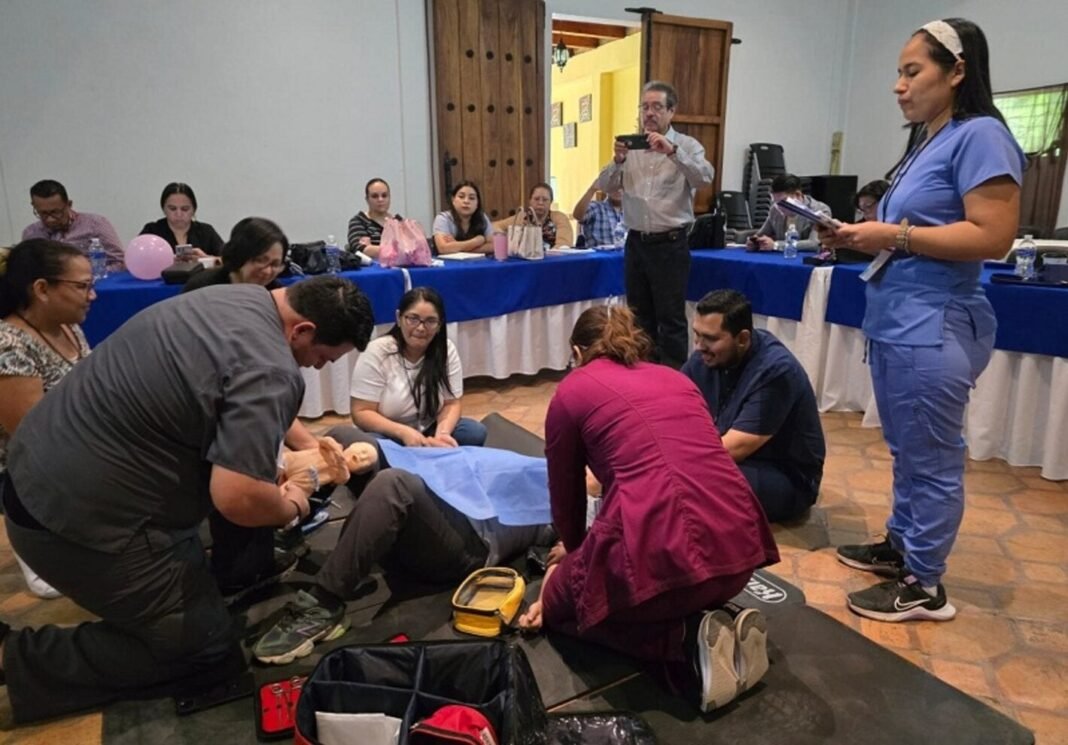 Reforzando la atención del dengue en el embarazo para prevenir muertes maternas evitables
