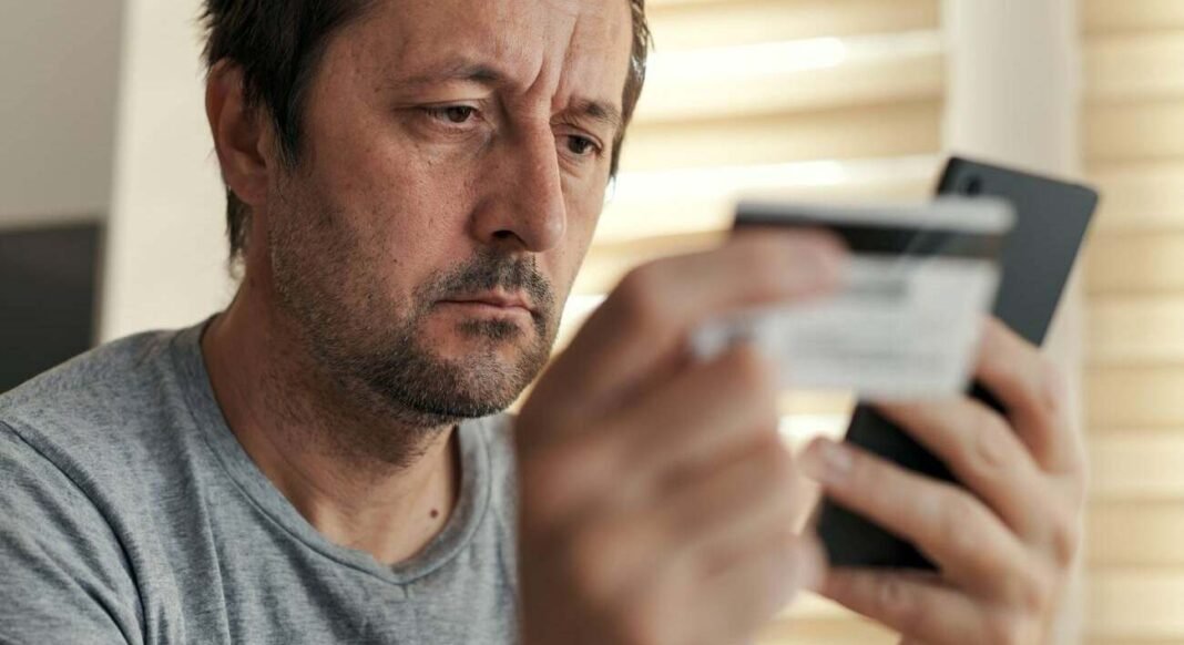 Una nueva estafa bancaria pone en alerta a miles de usuarios: “Se ha registrado un nuevo dispositivo…”