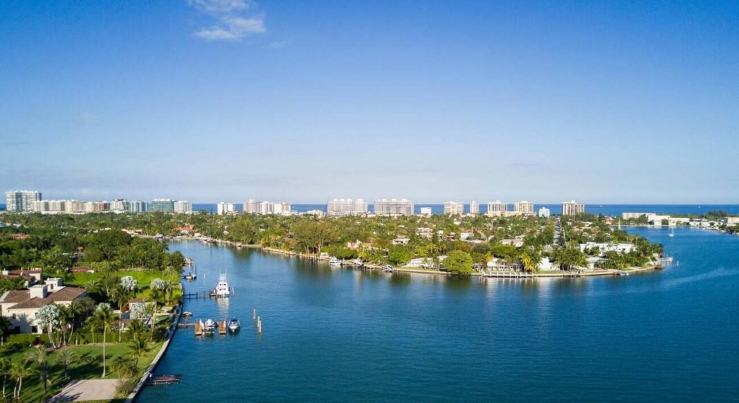 “El bunker de los millonarios”: el problema que tiene la isla artificial donde vive Jeff Bezos, Julio Iglesias e Ivanka Trump