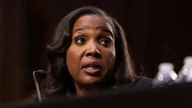 Quién es Lisa Cook, la gobernadora de la Reserva Federal a la que Trump ordenó destituir y que ahora demandó al presidente de EE.UU.