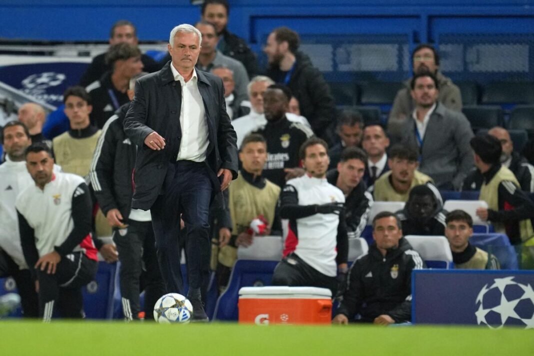 José Mourinho recibe una cálida bienvenida en Stamford Bridge, pero el Benfica cae ante Chelsea