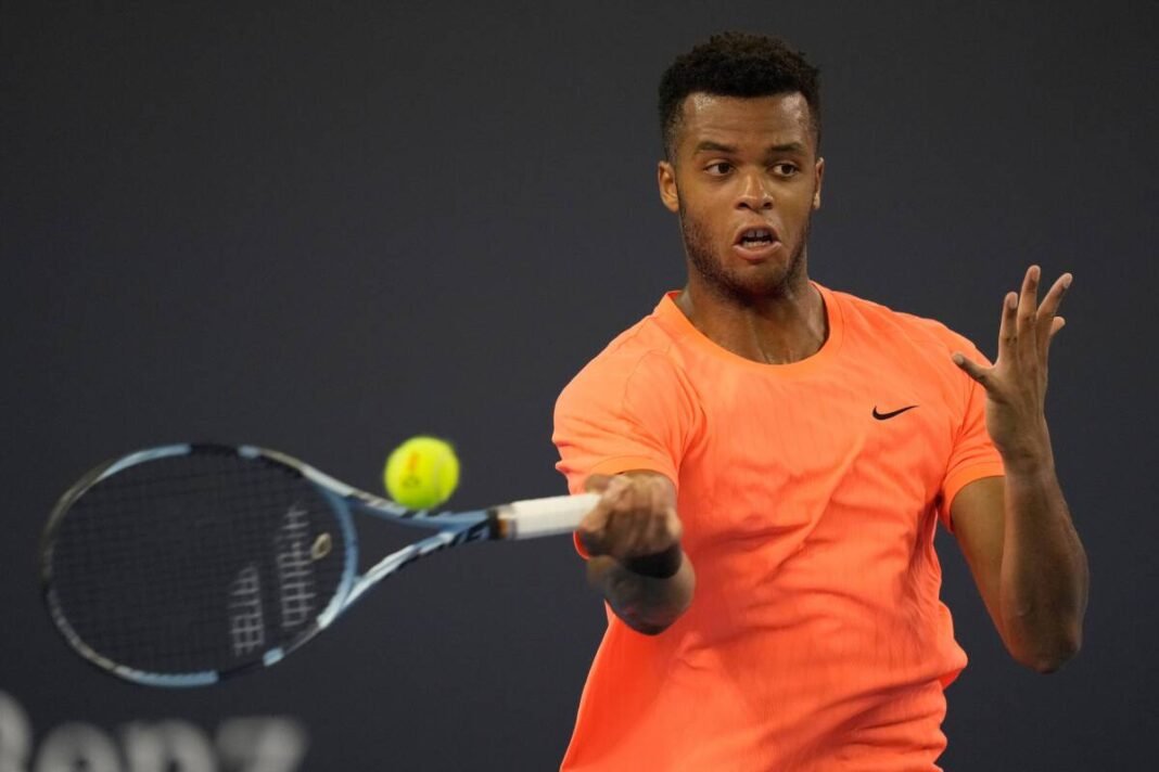 Mpetshi Perricard sorprende a Fritz en el Masters de Shanghái y Sinner se retira