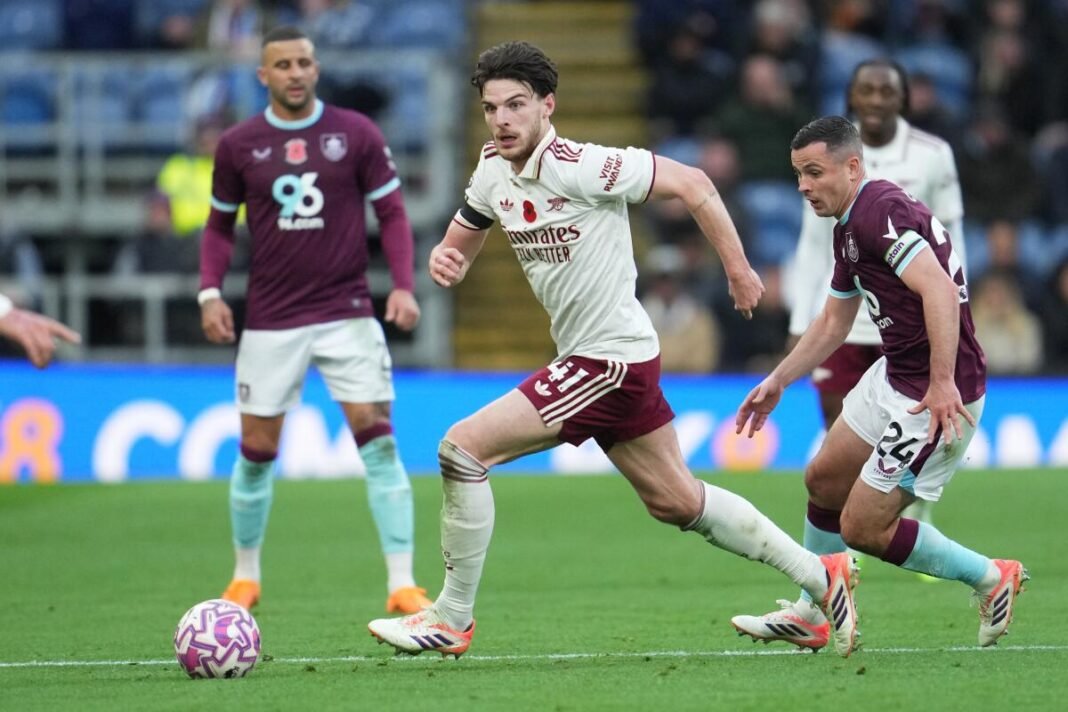 Arsenal gana de nuevo y amplía ventaja en la Premier, Liverpool triunfa y Man U rescata empate