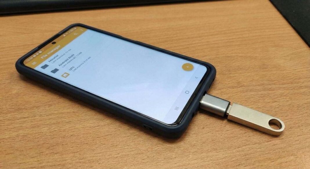 Cómo pasar datos, fotos y archivos del móvil a un pendrive USB sin tener que utilizar un ordenador