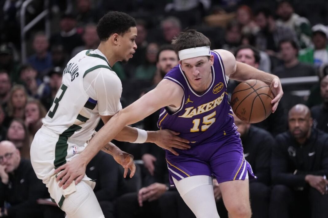 Doncic anota 41 puntos, Reaves suma 25 y Lakers aplastan a Bucks