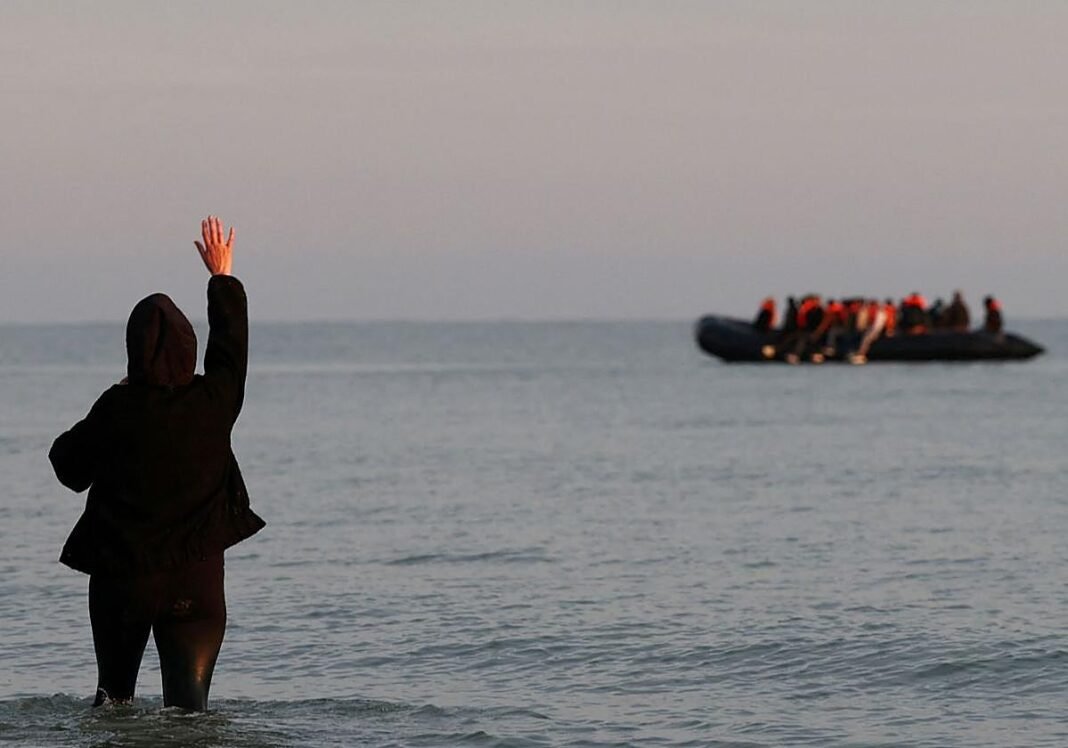 El Gobierno británico anuncia una reforma migratoria radical para «restaurar el orden y el control»