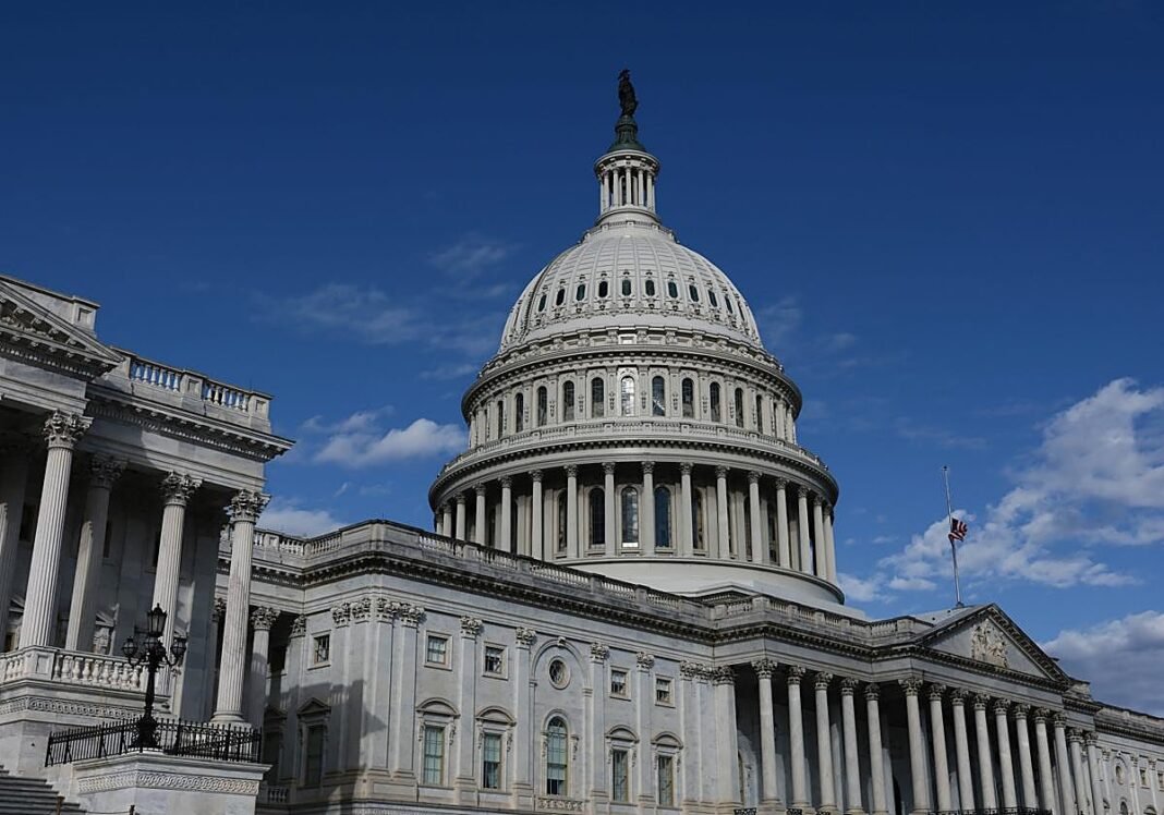 El Senado de EE.UU. aprueba el fin del cierre del Gobierno, que podría reabrir esta misma semana