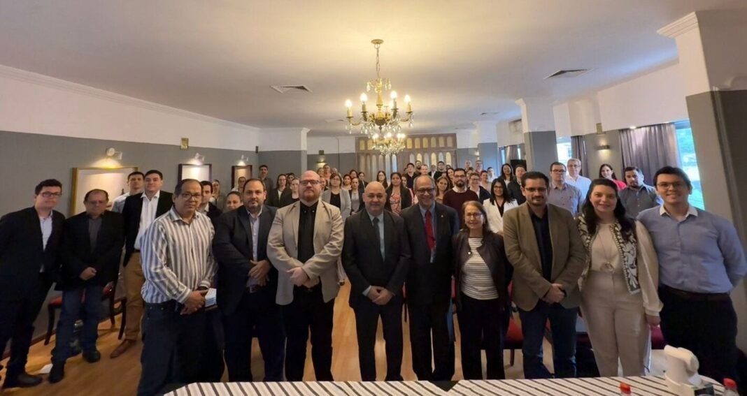 Fortalecen capacidades para mejorar la atención del dengue grave en unidades de cuidado intensivo en Paraguay