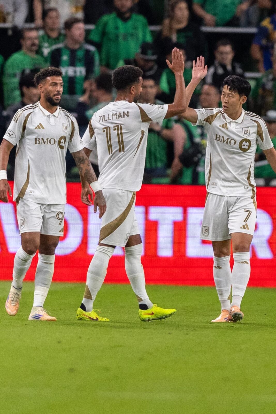 LAFC visita a Whitecaps en una semifinal de conferencia con un margen peligrosamente estrecho