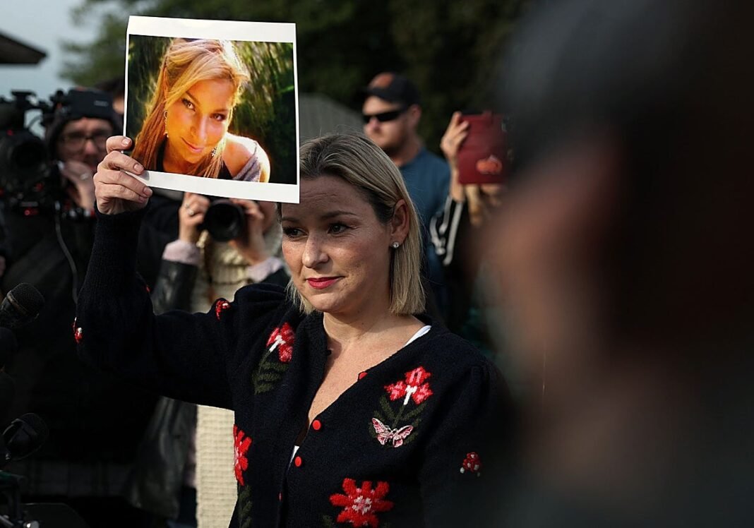 Los republicanos díscolos arropan a las víctimas de Epstein y atacan a Trump: «El traidor es él»