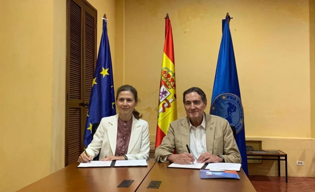 OPS y España fortalecen su cooperación para mejorar la regulación sanitaria y ampliar el acceso a servicios de salud en las Américas