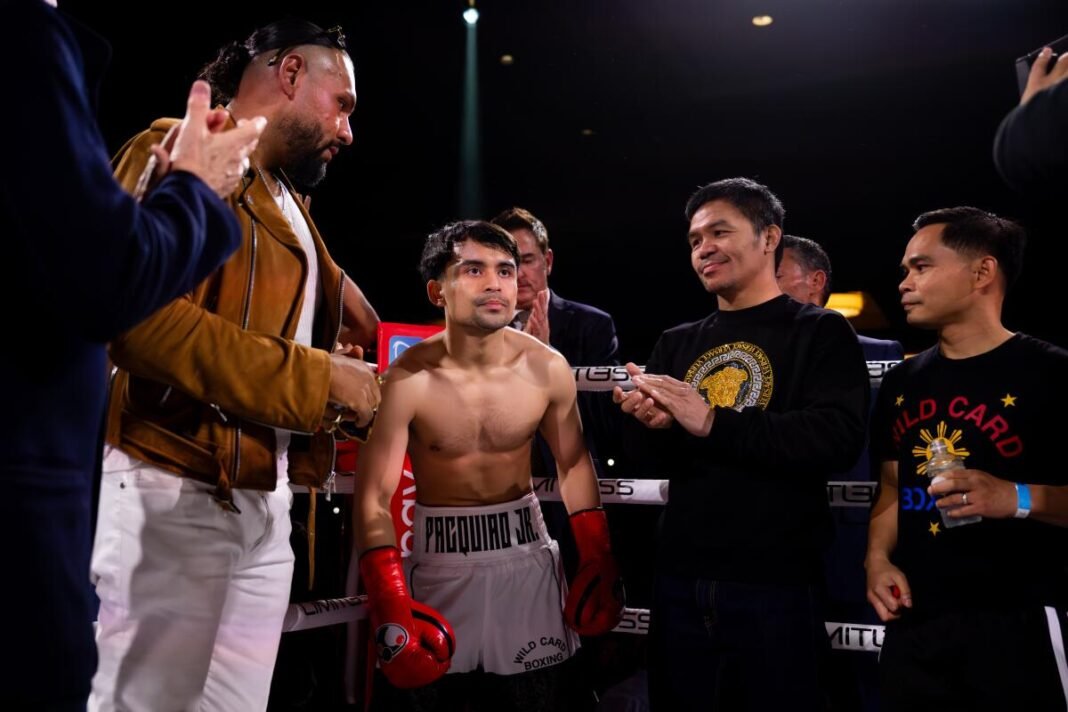 Jimuel Pacquiao debuta con frío empate, mientras que su padre Manny recibe reconocimiento histórico
