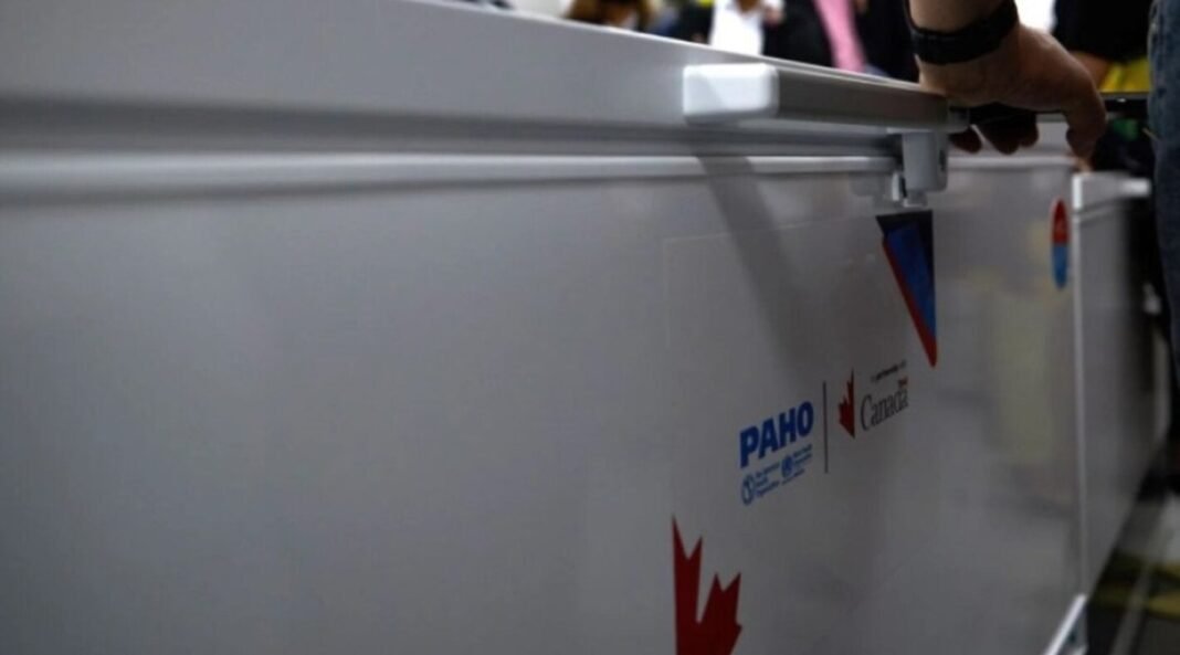 Países de las Américas fortalecen la cadena de frío de las vacunas con el apoyo de la OPS y Canadá