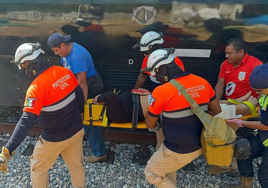 Un tren operado por la Marina mexicana descarrila en Oaxaca: 13 muertos y más de 90 heridos