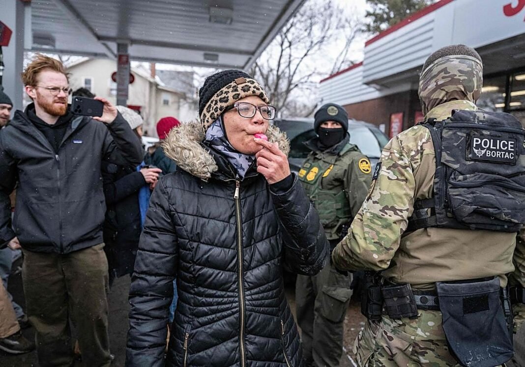 La revuelta de los silbatos contra el ICE en Mineápolis