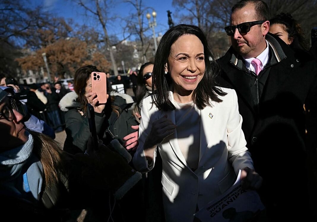 María Corina Machado entrega a Trump su medalla del Nobel de la Paz: «Contamos con él para la liberación de Venezuela»