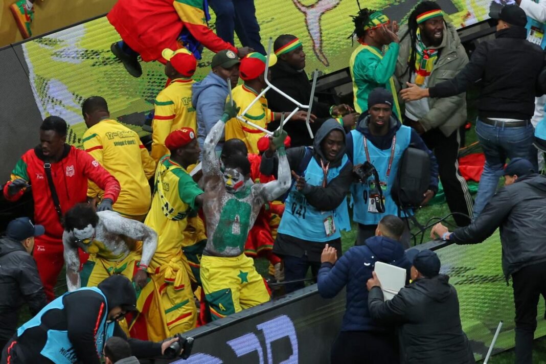 Senegal y Marruecos reciben fuertes multas tras caótica final de la Copa Africana