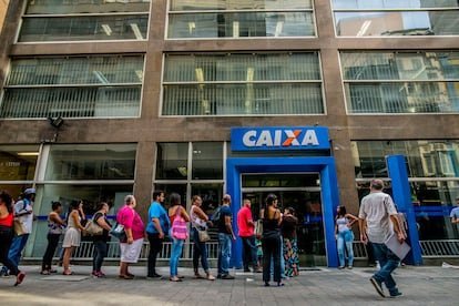 Brasil El Endeudamiento Masivo Ahoga a 81 Millones de Ciudadanos