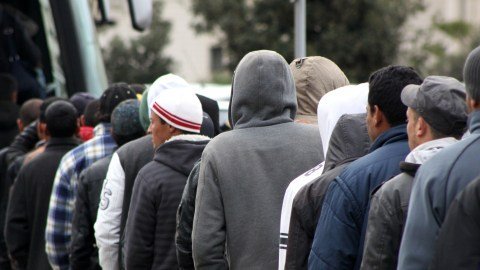 Departamento de Justicia Suspende Acreditacion de Ayuda Legal para Inmigrantes de Bajos Ingresos