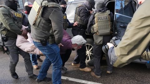 Estadounidenses Conectados Lideran Resistencia contra la Separacion Familiar y la Deportacion Masiva en EE UU