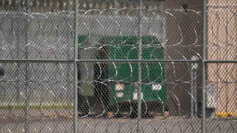 Controversia Sobreprecios Millonarios Expansion Detencion Migratoria ICE Implicacion Grandes Bancos