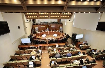 Freno Constitucional a Impuesto de Emergencia en Colombia Implicaciones Fiscales y Politicas