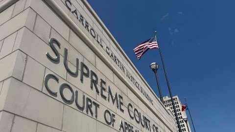 Corte Suprema de EE. UU. Delibera el Futuro del TPS para Haitianos y Sirios: Implicaciones Migratorias